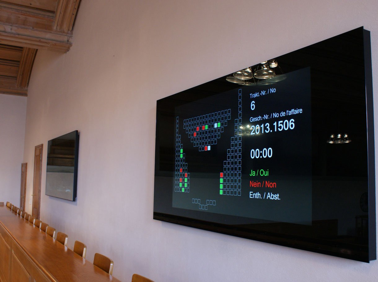 Image de référence City Hall Bern, microphone et écran tactile