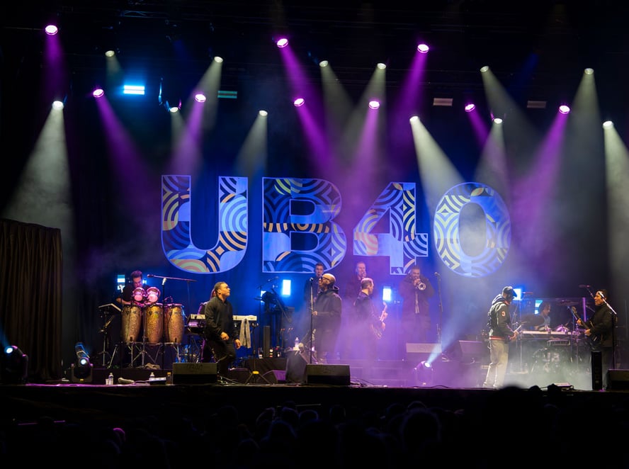 Concert d'UB40, scène principale, place du marché, Adelboden live 2026, Kilchenmann AG
