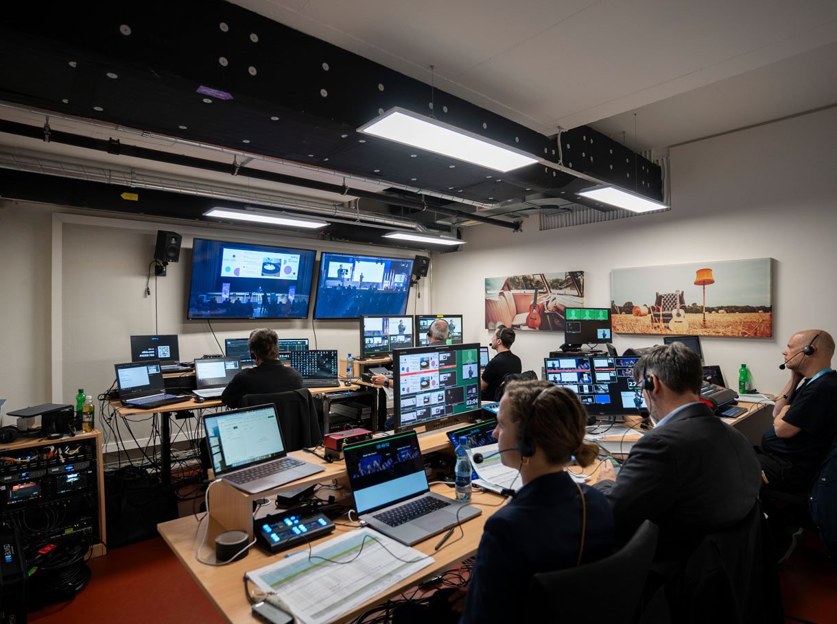 NZZ Connect, Open-i 