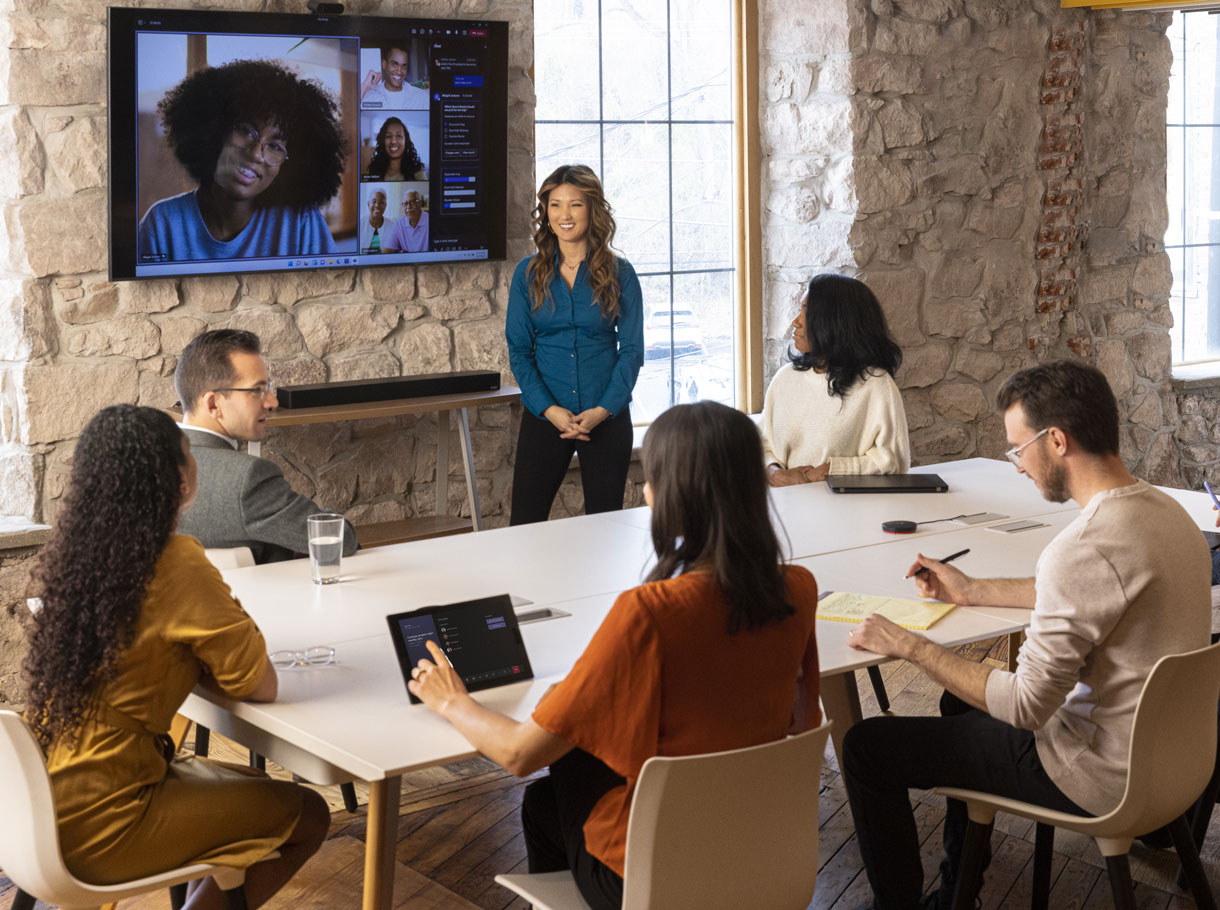Microsoft Teams Rooms : connecter les personnes sur un lieu de travail hybride