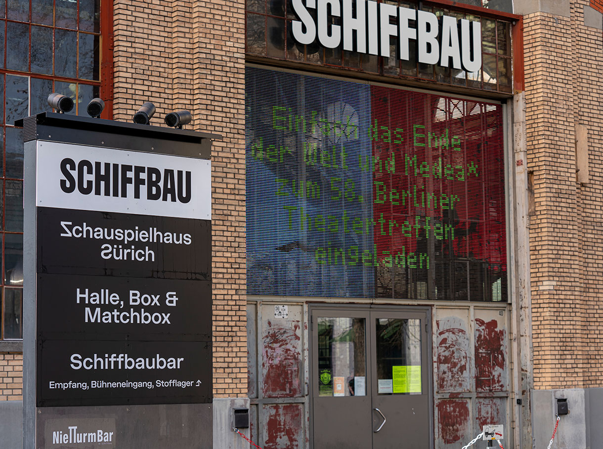 Affichage extérieur d'événements à LED - Théatre Schiffbau à Zürich  
